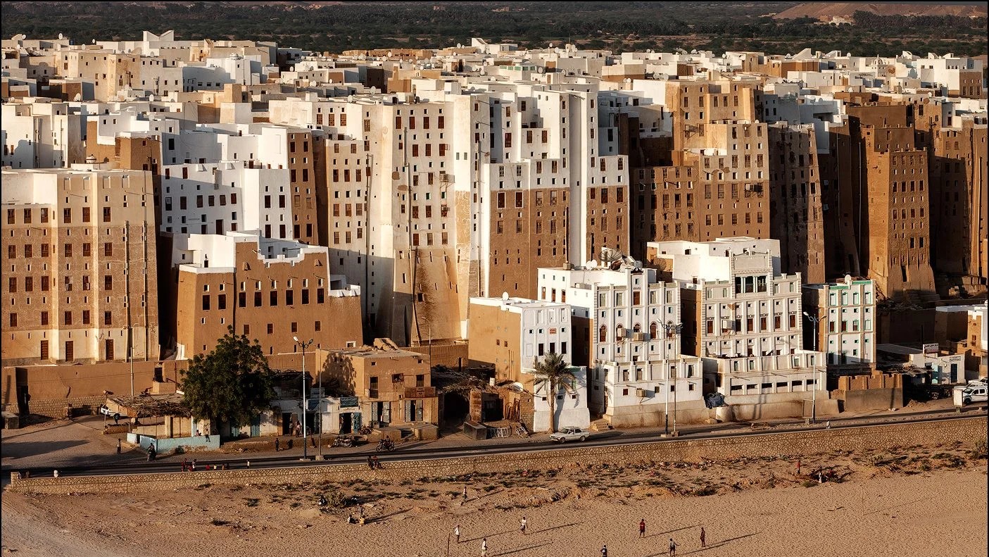 شبام حضرموت.. مانهاتن الصحراء وأعجوبة العمارة الطينية