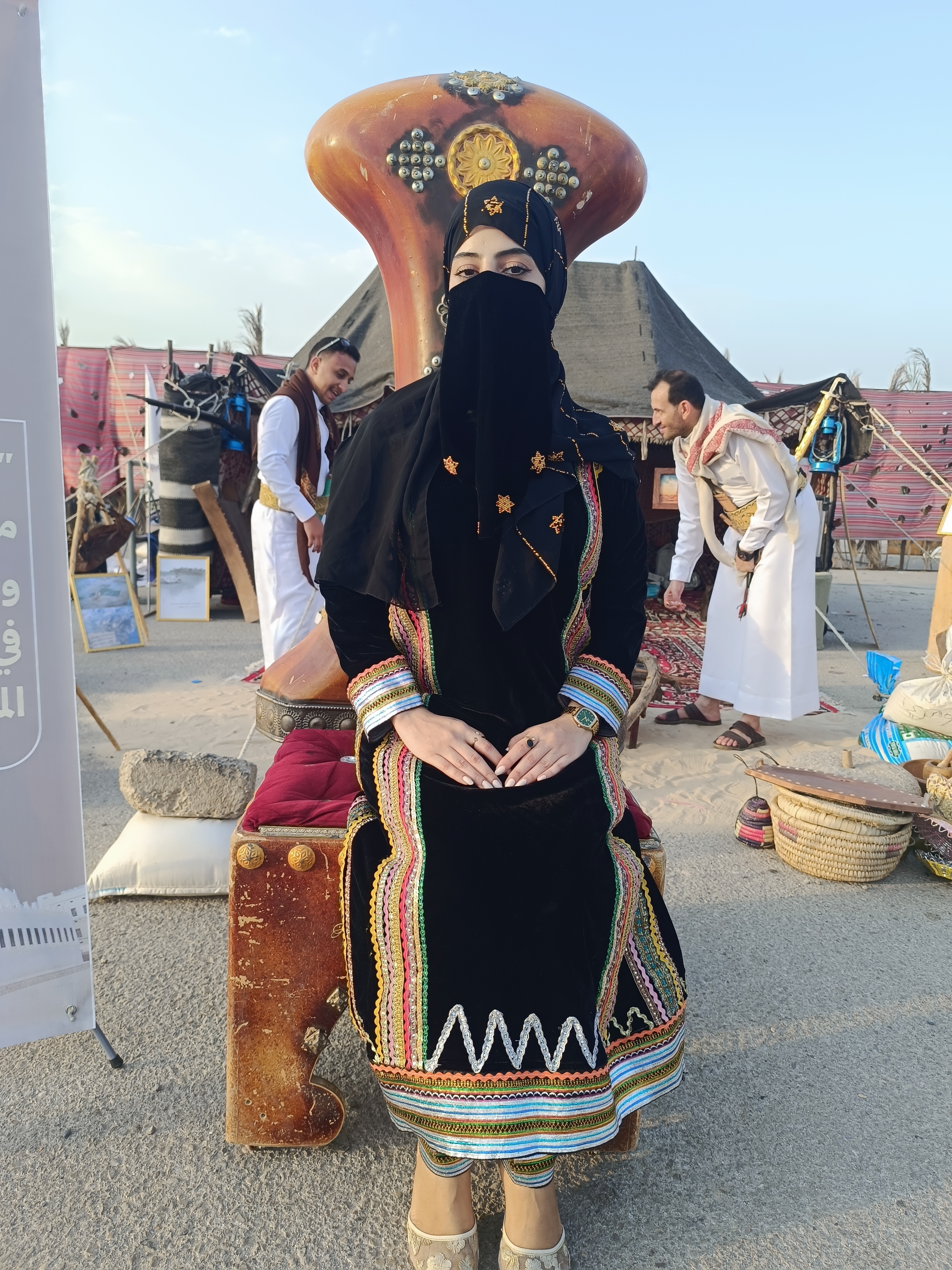 الموروث النسائي المأربي يخطف الأضواء في مهرجان #موسم_البلدة 2026 بالمكلا